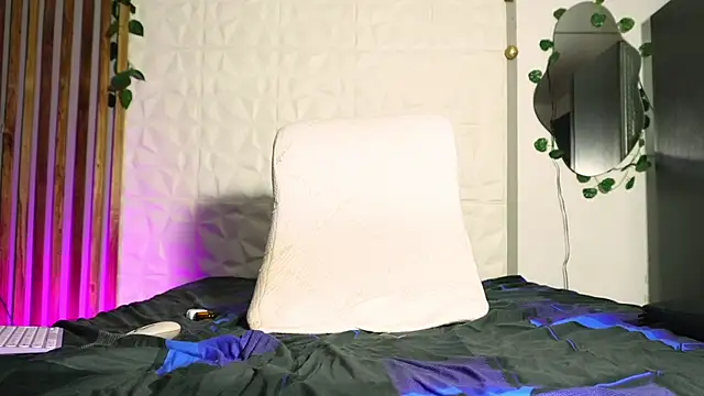 argiee taylorxs2 online show from 03-18-25, 10:15