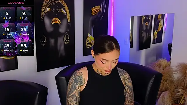 Snapshot of _brenna_hanson chatting on 02-07-25, 07:06  brenna hanson online show from 02-07-25, 07:06