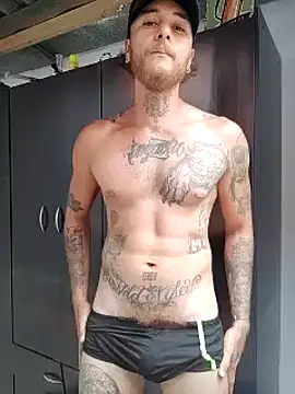 Snapshot of raymon616 chatting on 03-18-25, 07:10 raymon616 online show from 03-18-25, 07:10