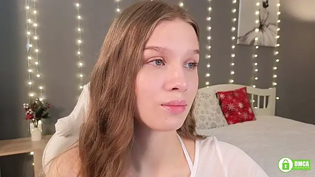 Snapshot of CutieBeauty chatting on 12-31-24, 12:04 CutieBeauty online show from 12-31-24, 12:04