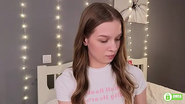 Snapshot of CutieBeauty chatting on 01-01-25, 06:59 CutieBeauty online show from 01-01-25, 06:59