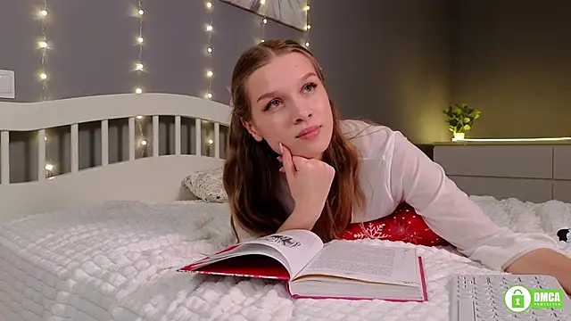 Snapshot of CutieBeauty chatting on 01-13-25, 04:08 CutieBeauty online show from 01-13-25, 04:08