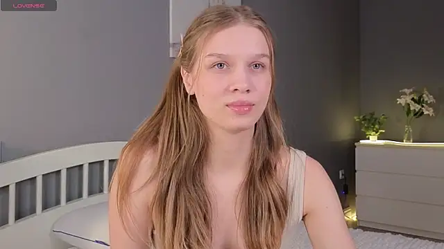 Snapshot of CutieBeauty chatting on 03-09-25, 02:32 CutieBeauty online show from 03-09-25, 02:32