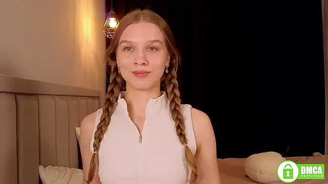 Snapshot of CutieBeauty chatting on 09-22-25, 03:47 CutieBeauty online show from 09-22-25, 03:47