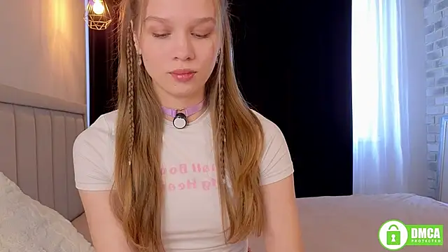 Snapshot of CutieBeauty chatting on 09-28-25, 10:20 CutieBeauty online show from 09-28-25, 10:20