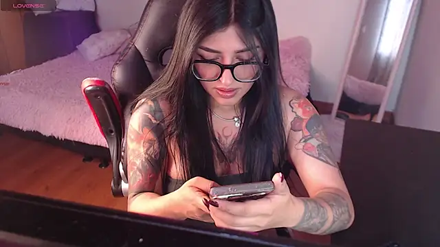 MissDennise online show from 09-18-25, 04:42