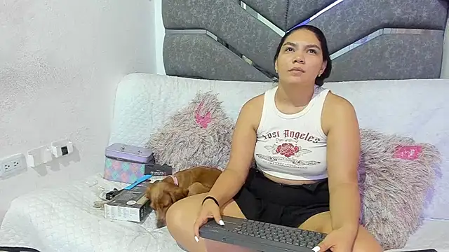 Latinos couples online show from 11-22-25, 04:11