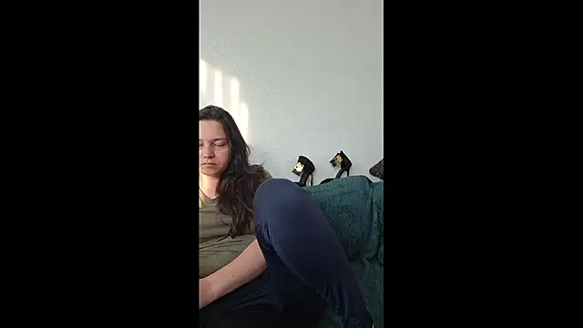 Cyndee Winter online show from 09-09-25, 04:06