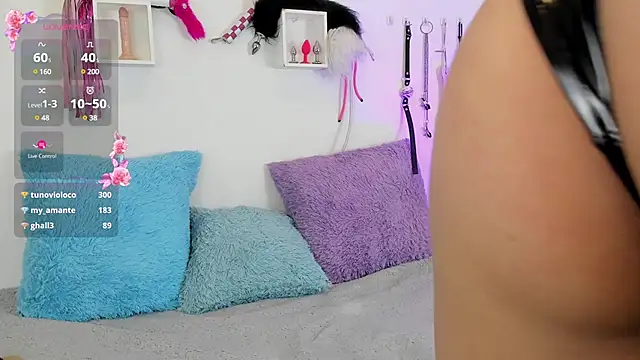 Snapshot of Jentokio chatting on 02-11-25, 04:01 Jentokio online show from 02-11-25, 04:01