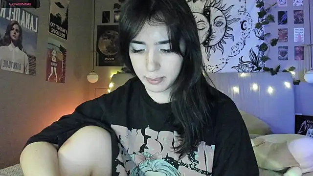 Snapshot of Anisawithlove chatting on 01-21-25, 06:02 Anisawithlove online show from 01-21-25, 06:02