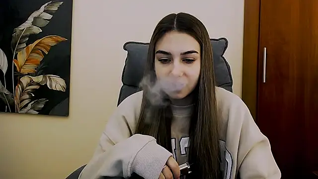 Snapshot of Lili_magic chatting on 02-23-25, 12:37 Lili magic online show from 02-23-25, 12:37