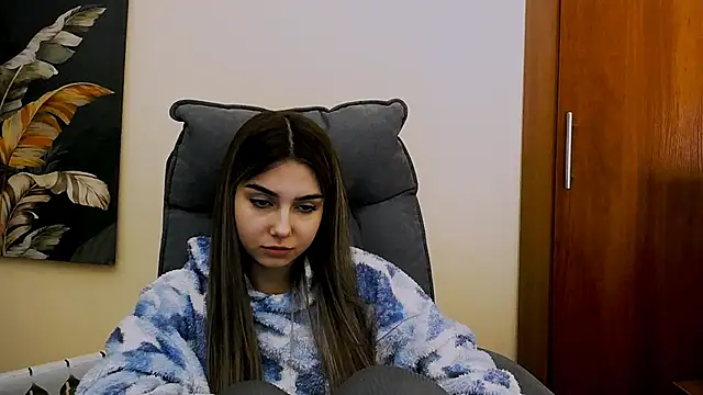 Snapshot of Lili_magic chatting on 03-06-25, 04:49 Lili magic online show from 03-06-25, 04:49