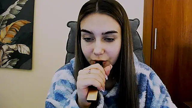 Snapshot of Lili_magic chatting on 03-12-25, 04:35 Lili magic online show from 03-12-25, 04:35