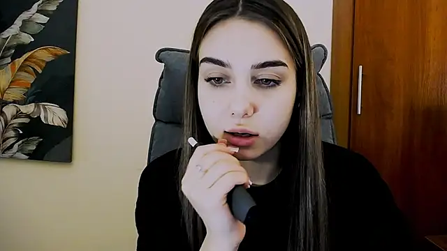 Snapshot of Lili_magic chatting on 03-13-25, 02:12 Lili magic online show from 03-13-25, 02:12