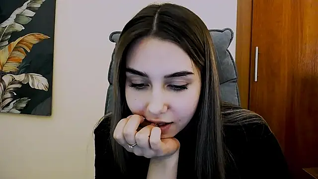 Snapshot of Lili_magic chatting on 03-13-25, 05:18 Lili magic online show from 03-13-25, 05:18