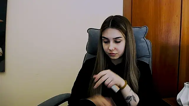 Snapshot of Lili_magic chatting on 03-20-25, 01:04 Lili magic online show from 03-20-25, 01:04