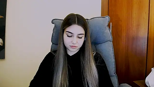 Snapshot of Lili_magic chatting on 03-20-25, 04:09 Lili magic online show from 03-20-25, 04:09