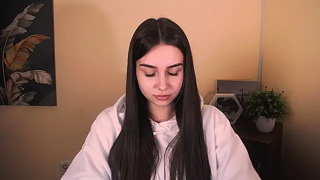 Snapshot of Lili_magic chatting on 10-14-25, 02:40 Lili magic online show from 10-14-25, 02:40