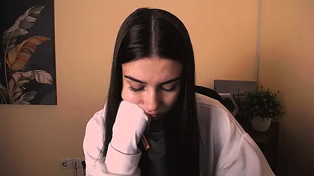 Snapshot of Lili_magic chatting on 10-17-25, 07:00 Lili magic online show from 10-17-25, 07:00