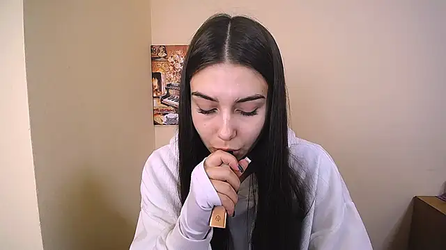 Snapshot of Lili_magic chatting on 10-19-25, 07:09 Lili magic online show from 10-19-25, 07:09