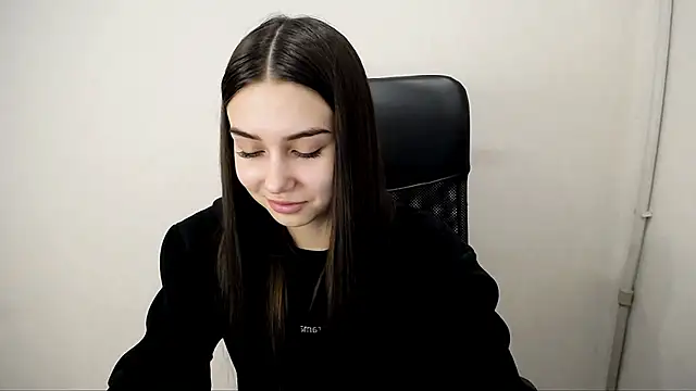 Snapshot of Lili_magic chatting on 10-24-25, 09:28 Lili magic online show from 10-24-25, 09:28