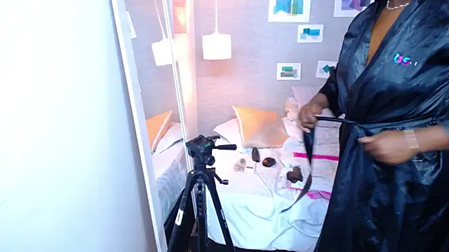 kiara evanss online show from 02-28-25, 02:20