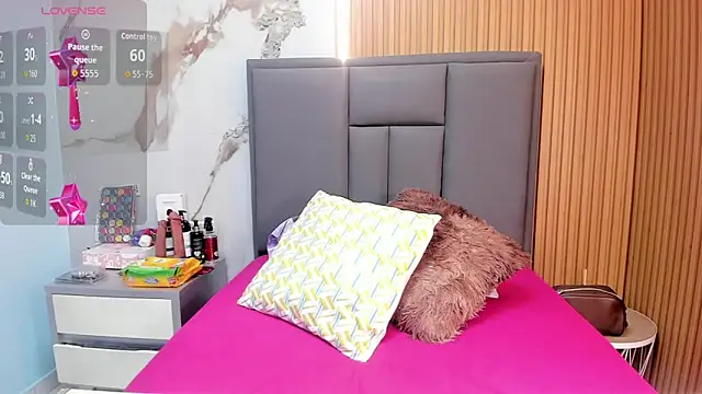 Snapshot of CINTYLOVELY chatting on 09-30-25, 07:41 CINTYLOVELY online show from 09-30-25, 07:41