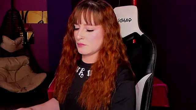 Snapshot of HalaanaTendeer chatting on 12-17-24, 06:42 HalaanaTendeer online show from 12-17-24, 06:42