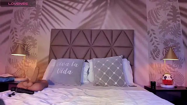 LIAH IZUMI online show from 01-03-25, 11:57