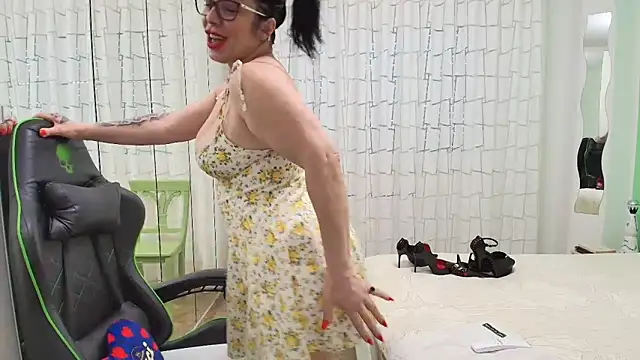   Nina online show from 04-08-26, 12:05