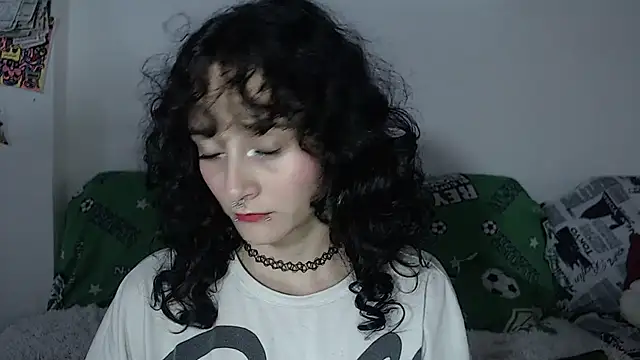 Snapshot of kitty22_ chatting on 12-17-24, 01:16 kitty22  online show from 12-17-24, 01:16