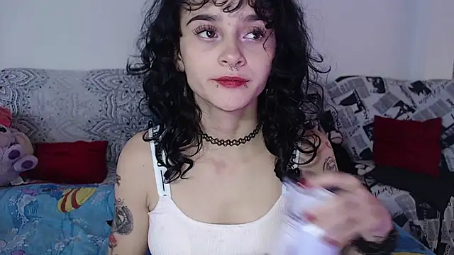 Snapshot of kitty22_ chatting on 01-13-25, 02:11 kitty22  online show from 01-13-25, 02:11
