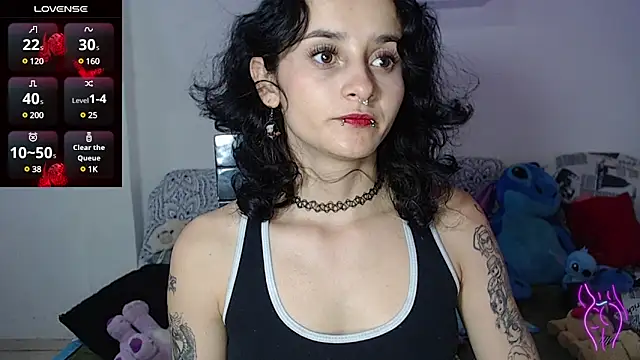 Snapshot of kitty22_ chatting on 02-17-25, 02:04 kitty22  online show from 02-17-25, 02:04