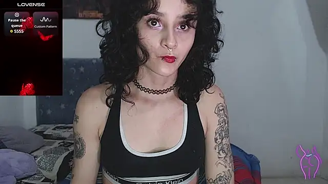 Snapshot of kitty22_ chatting on 03-03-25, 02:48 kitty22  online show from 03-03-25, 02:48