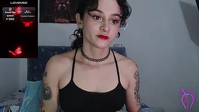 Snapshot of kitty22_ chatting on 03-05-25, 03:51 kitty22  online show from 03-05-25, 03:51
