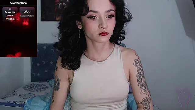 Snapshot of kitty22_ chatting on 03-08-25, 04:17 kitty22  online show from 03-08-25, 04:17