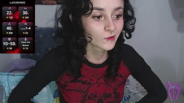 Snapshot of kitty22_ chatting on 03-18-25, 04:04 kitty22  online show from 03-18-25, 04:04