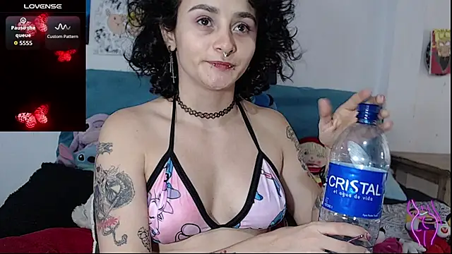 Snapshot of kitty22_ chatting on 10-04-25, 01:53 kitty22  online show from 10-04-25, 01:53