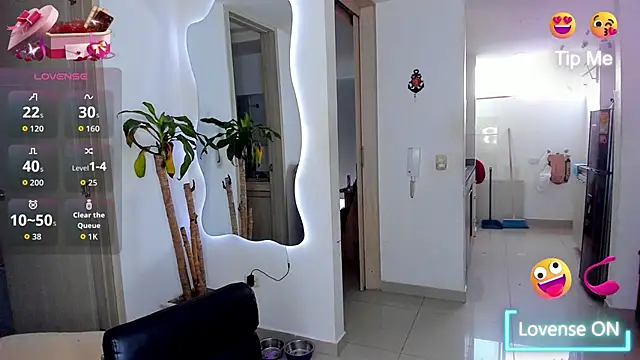 Snapshot of AbrilStivenson_ chatting on 10-17-25, 10:01 AbrilStivenson online show from 10-17-25, 10:01