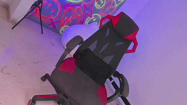 Snapshot of johedija chatting on 12-28-24, 08:36 johedija online show from 12-28-24, 08:36