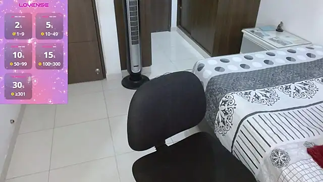 Snapshot of Daniella_Fellers chatting on 01-13-25, 04:41 Daniella Fellers online show from 01-13-25, 04:41