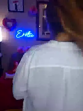 Snapshot of Erotic_and_Exotic chatting on 01-31-25, 08:33 Erotic and Exotic online show from 01-31-25, 08:33