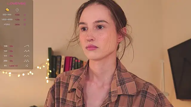 Snapshot of NeonShine chatting on 12-17-24, 03:06 NeonShine online show from 12-17-24, 03:06