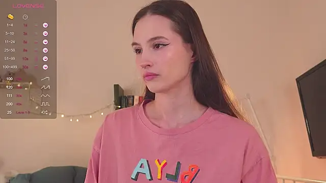 Snapshot of NeonShine chatting on 01-27-25, 04:09 NeonShine online show from 01-27-25, 04:09