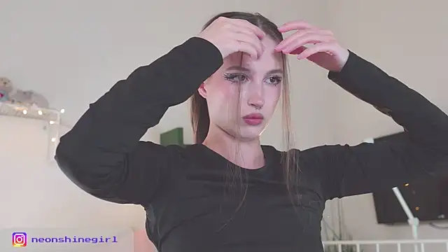 Snapshot of NeonShine chatting on 10-13-25, 06:02 NeonShine online show from 10-13-25, 06:02