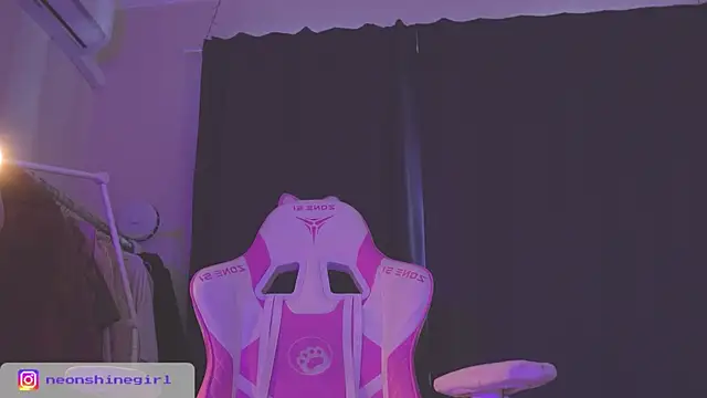 Snapshot of NeonShine chatting on 10-14-25, 06:25 NeonShine online show from 10-14-25, 06:25