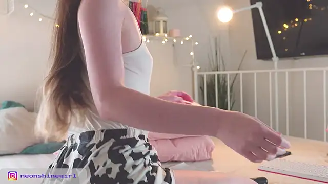 NeonShine online show from 11-26-25, 06:03