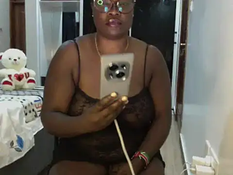 Snapshot of Nevvy_Pretty chatting on 01-22-25, 03:52 Nevvy Pretty online show from 01-22-25, 03:52