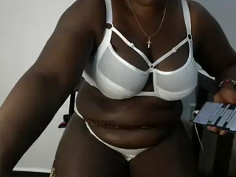 Snapshot of Nevvy_Pretty chatting on 02-16-25, 03:37 Nevvy Pretty online show from 02-16-25, 03:37