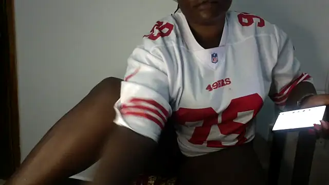 Snapshot of Nevvy_Pretty chatting on 02-23-25, 04:24 Nevvy Pretty online show from 02-23-25, 04:24